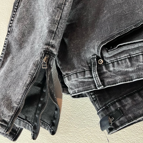 Acid Wash Black/Dark Grey Skinny Jeans - Forever 21 - Picture 2 of 3